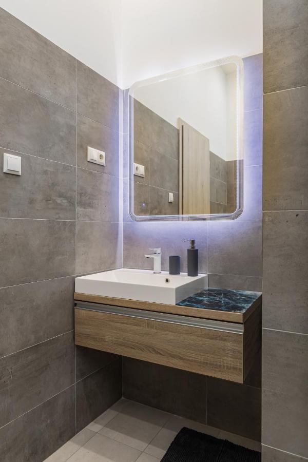 City Center Apartment With Balcony ブダペスト エクステリア 写真