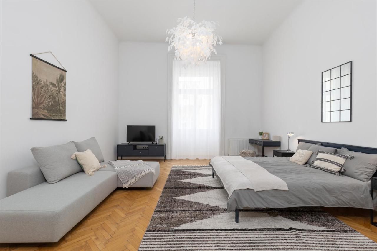 City Center Apartment With Balcony ブダペスト エクステリア 写真